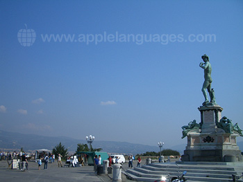 Piazzale Michelangelo, à 5 mins de notre école