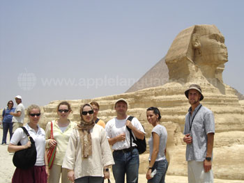 Des étudiants en excursion pour voir le Sphinx