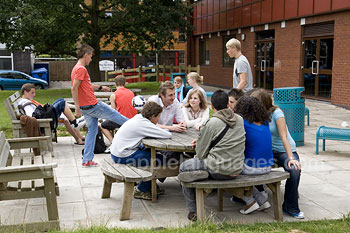 Des étudiants qui se relaxent après les cours