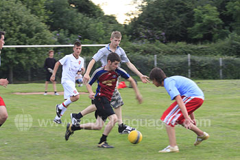 Entraînement de football sur le campus