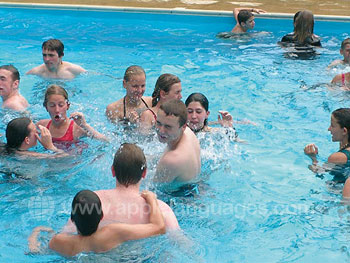 Profiter de la piscine sur le campus