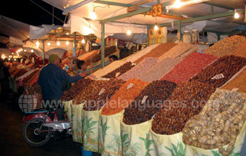 Un marché marocain traditionnel