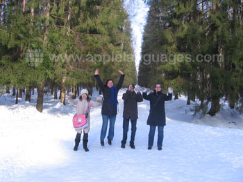 Des étudiants en excursion pendant l'hiver