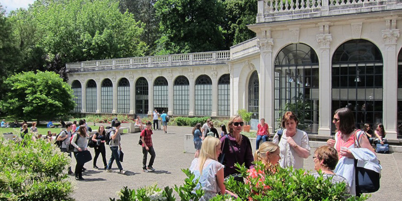 Étudiants avant leur cours de français