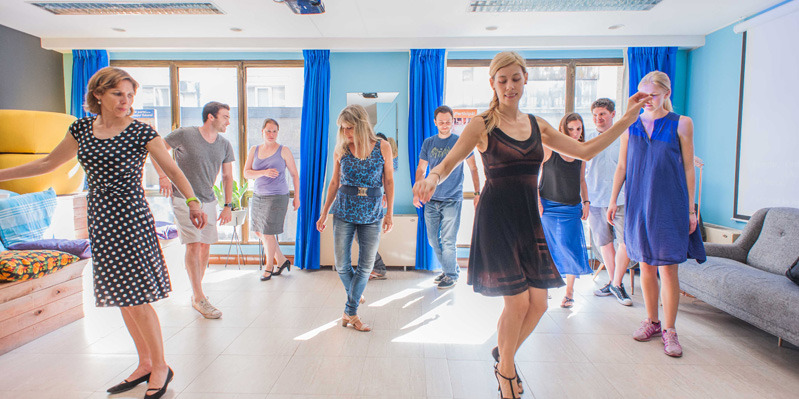 Leçon de tango à l'école