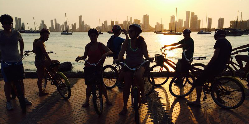 Promenade à vélo au crépuscule