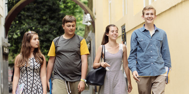 À l'extérieur de l'école