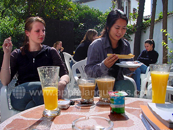 Pause dans le jardin de l'école