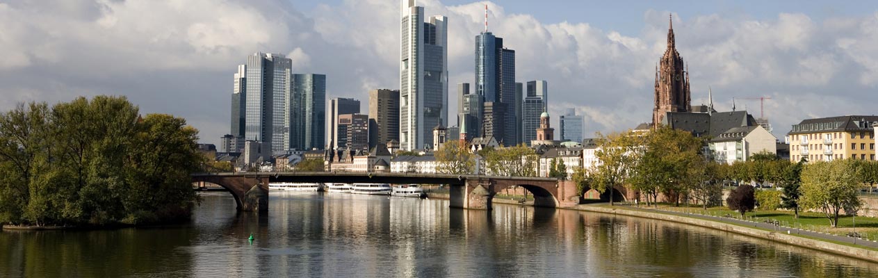 Gratte-ciel de Francfort depuis le Main