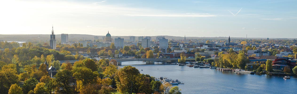 Vue de Potsdam en été depuis de le parc de Babelsberg