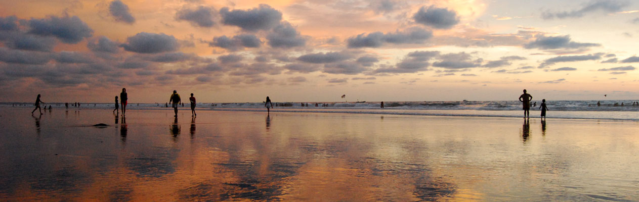 Plage de Montanita au crépuscule, Équateur