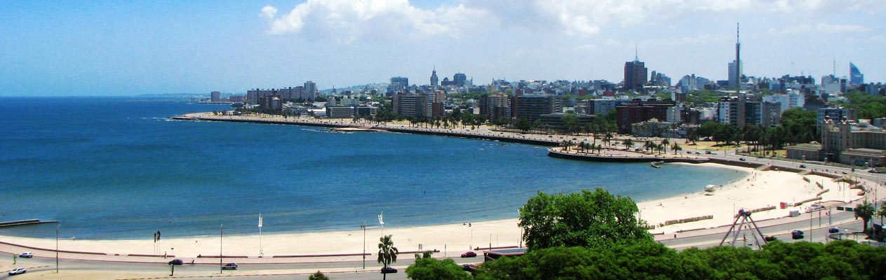 Plage et ville de Montevideo