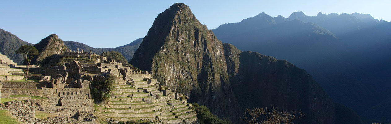 Machu Picchu sur son promontoire rocheux, Pérou