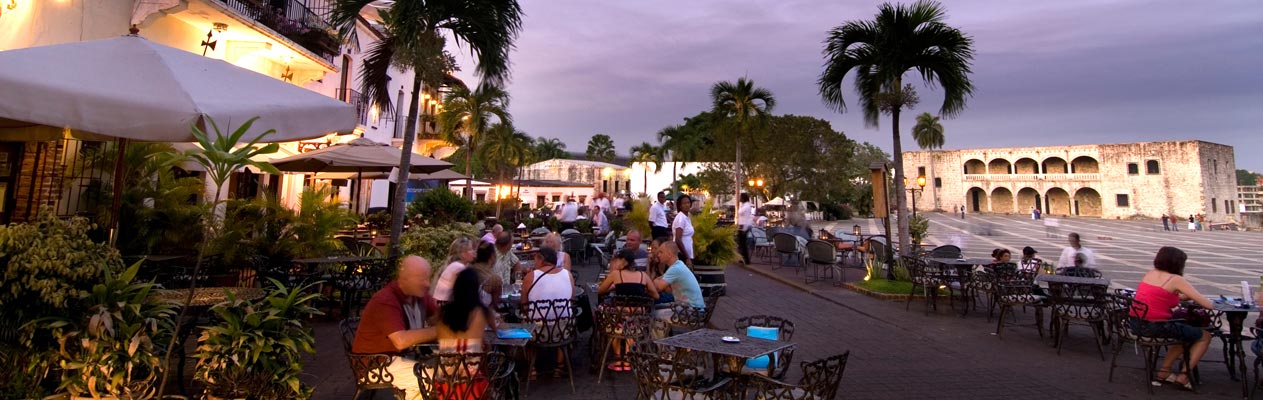 Terrasse d'un café à Saint-Domingue, capitale de la République dominicaine