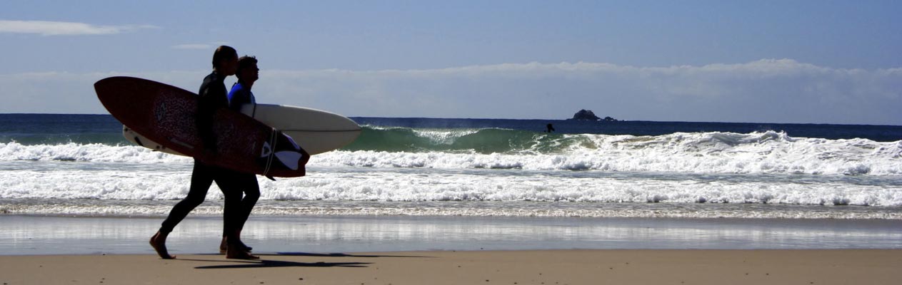 Surfer à Biarritz, France