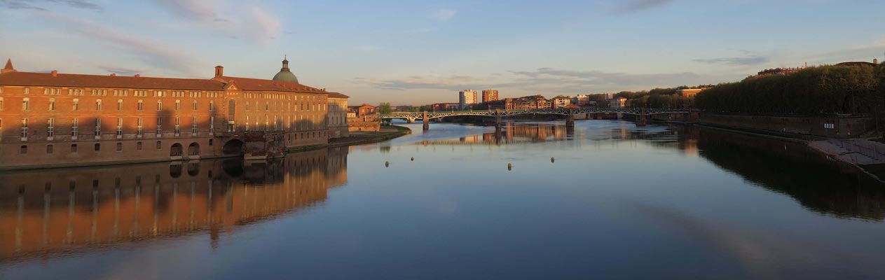 Vue de la Garonne à Toulouse, France