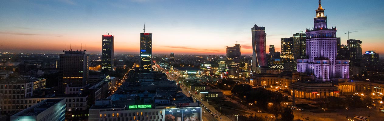 Varsovie de nuit, capitale de la Pologne