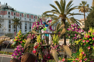 800px-Carnaval_de_Nice_-_bataille_de_fleurs_-_15